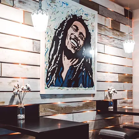 Arohaz & Restaurante 2*