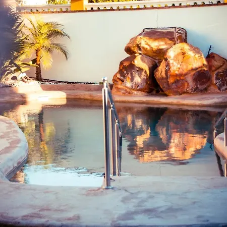 Arohaz & Restaurante فندق