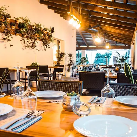 Arohaz & Restaurante فندق 2*