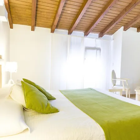 Arohaz & Restaurante 2*