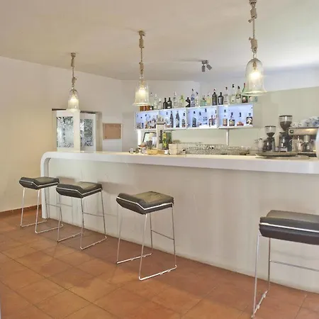 Arohaz & Restaurante فندق